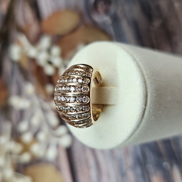 10KT YELLOW GOLD AND DIAMOND DOME WEDDING OR ANNIVERSARY RING - Picture 2 of 14